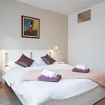 Travel City Suite